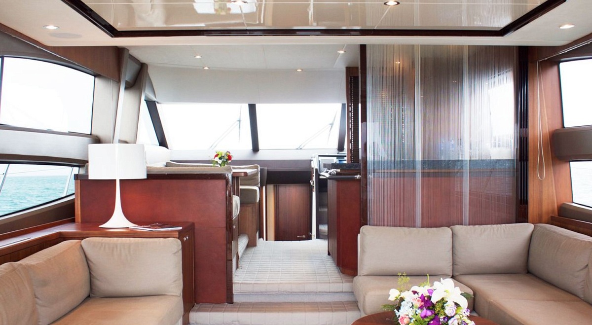 Аренда моторной яхты Princess 64 на Пхукете